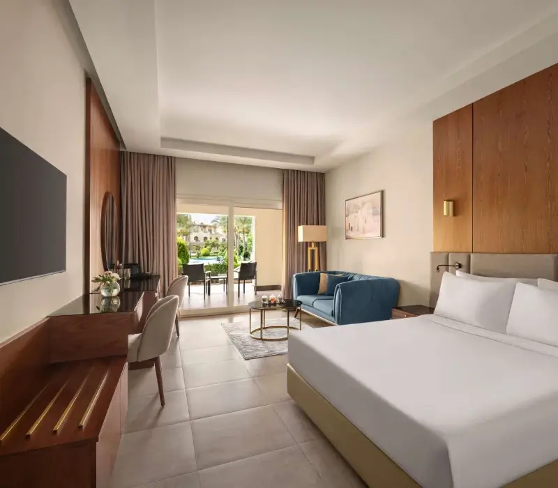 Premier King Ground Pool View